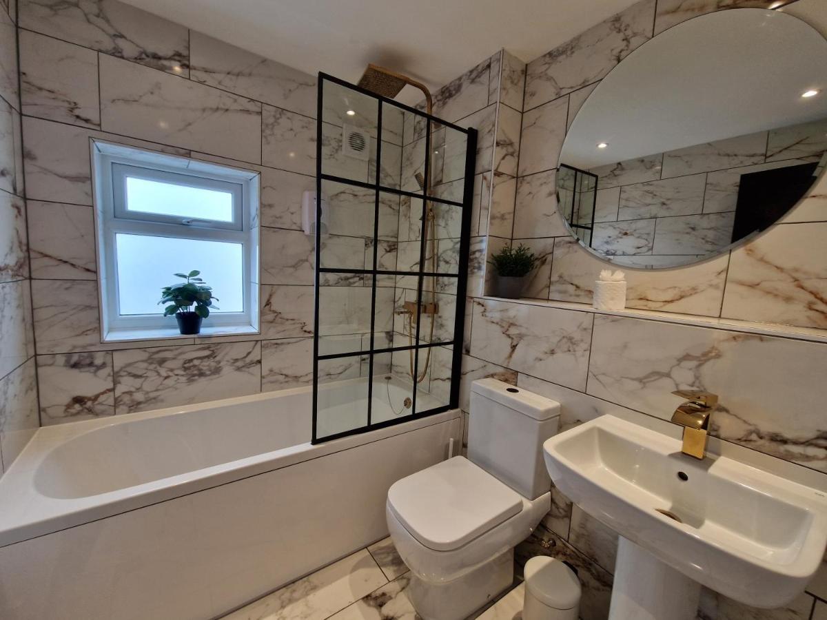 3 Bedroom Stylish Home Merthyr Мертір-Тідвіл Екстер'єр фото