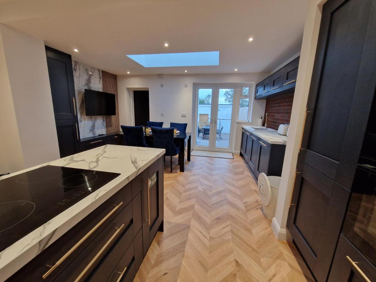 3 Bedroom Stylish Home Merthyr Мертір-Тідвіл Екстер'єр фото